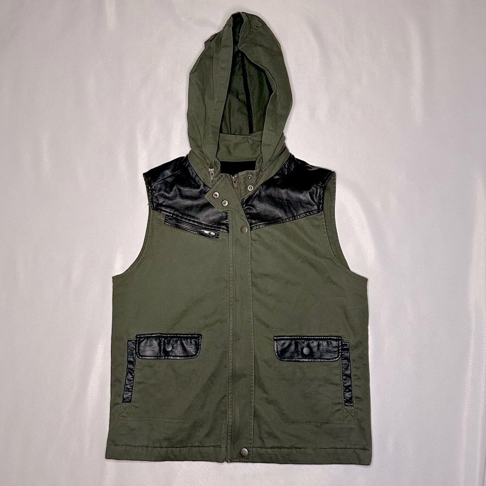 BDG Army Green Hooded Vest Jacket Size Medium